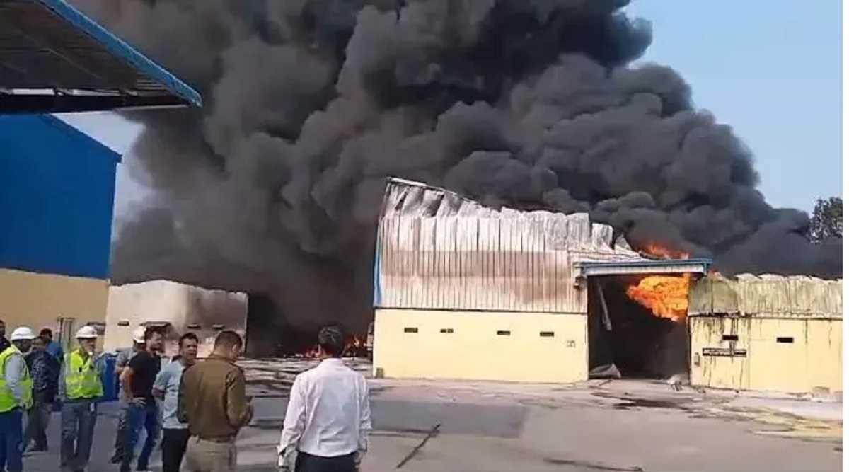 रायपुर : तिल्दा-नेवरा में संजय केमिकल प्लांट में भीषण आग